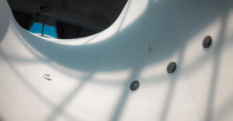 découvrez les avantages de la ventilation naturelle pour améliorer la qualité de l'air intérieur, réduire la consommation énergétique et favoriser un environnement sain et confortable.