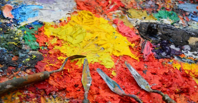 découvrez comment créer la teinte de rouge parfaite en mélangeant différentes peintures. techniques simples et astuces pour un rouge éclatant et harmonieux.