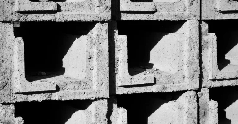 découvrez le coût des murs en parpaings : prix des matériaux, main-d'œuvre et facteurs influençant le budget pour votre projet de construction.
