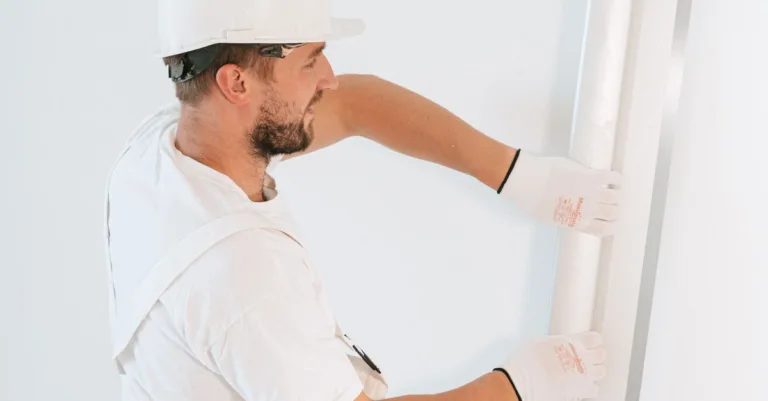 comparatif des plaques de plâtre hydrofuges : guide pour choisir le meilleur matériau résistant à l'humidité pour vos travaux de construction et rénovation.