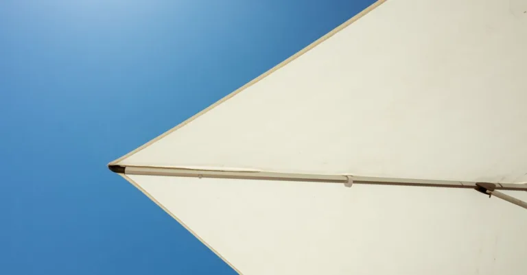 découvrez le velux sunshade, un store extérieur performant qui protège votre intérieur de la chaleur et des rayons du soleil tout en laissant passer la lumière naturelle.