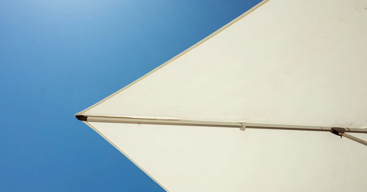 découvrez le velux sunshade, un store extérieur performant qui protège votre intérieur de la chaleur et des rayons du soleil tout en laissant passer la lumière naturelle.