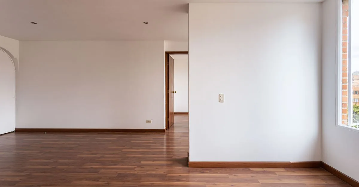 découvrez nos plinthes de qualité pour une finition parfaite de vos murs. faciles à installer, elles allient esthétisme et protection pour votre intérieur.