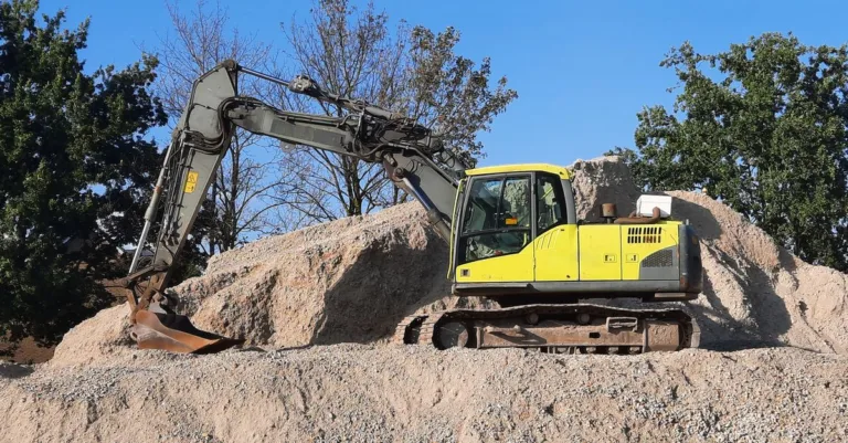découvrez nos services de terrassement et travaux de terrassement pour vos projets de construction, adaptés à tous types de sols et terrains.