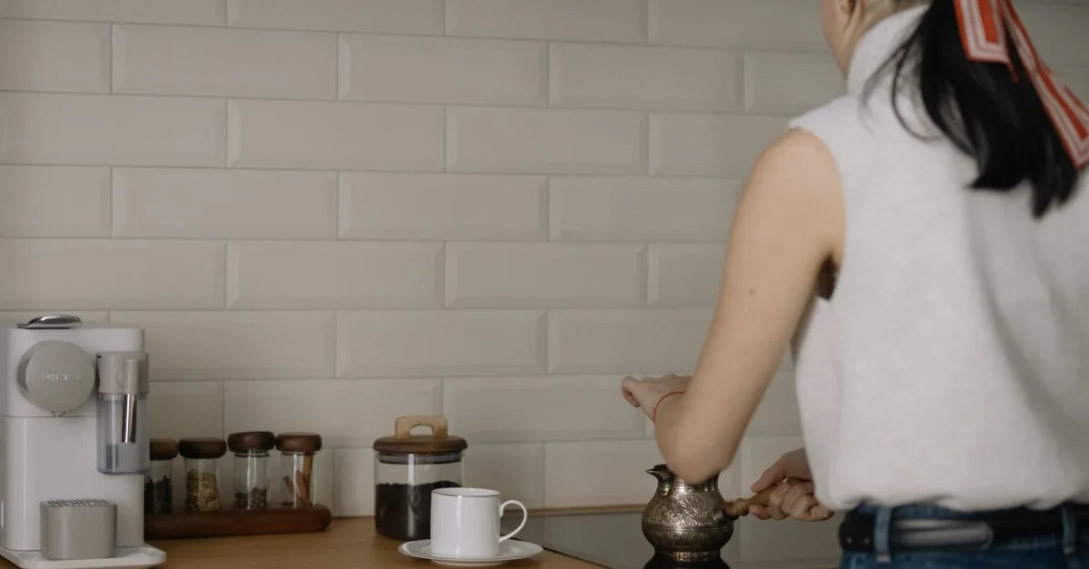 découvrez pourquoi le voyant rouge clignote sur votre senseo et comment résoudre ce problème rapidement pour retrouver un café parfait.